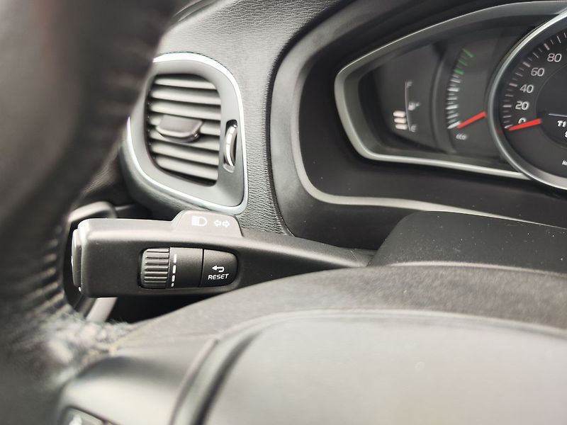 Volvo V40 2.0i/90kW kinetic - fotka 20 z 27
