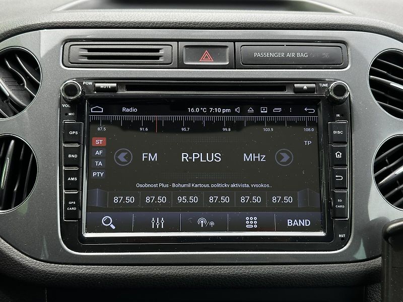 Volkswagen Tiguan 2.0TDi 4Motion DSG 140PS Tempo - fotka 23 z 42