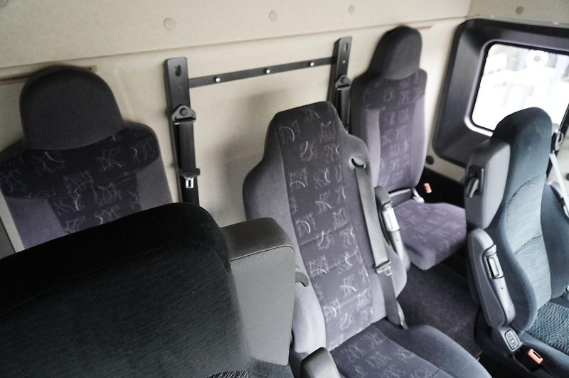 Mercedes-Benz Actros (2018) 2540 6x2/40 tho.km!/ 5 seats - fotka 20 z 24