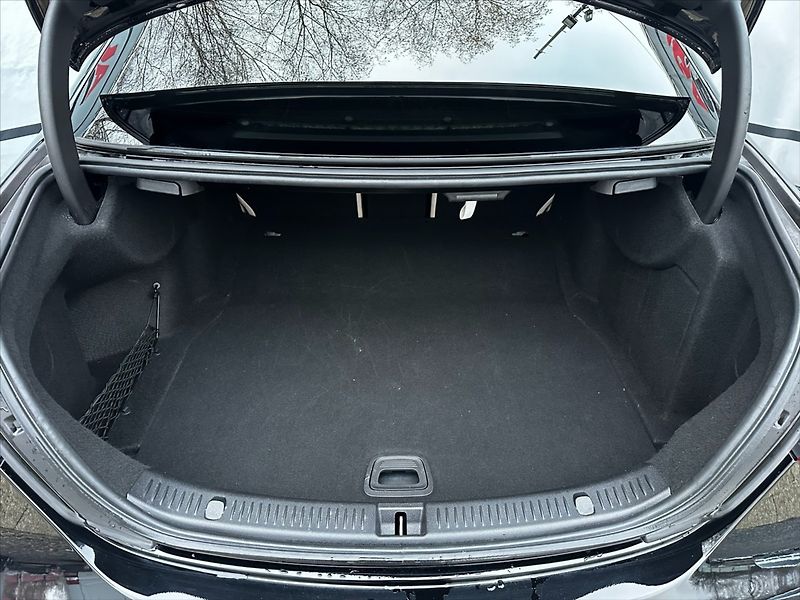 Mercedes-Benz Třídy E 2,0 220D 143kW - fotka 15 z 44