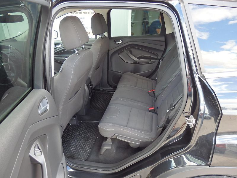 Ford Kuga 2.0 TDCI 103 kW NAVIGACE - fotka 7 z 18