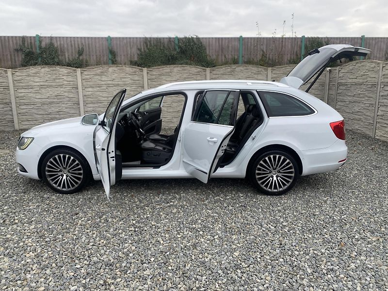 Škoda Superb 2.0TDi 4x4 170PS DSG L+K COMBI - fotka 135 z 158