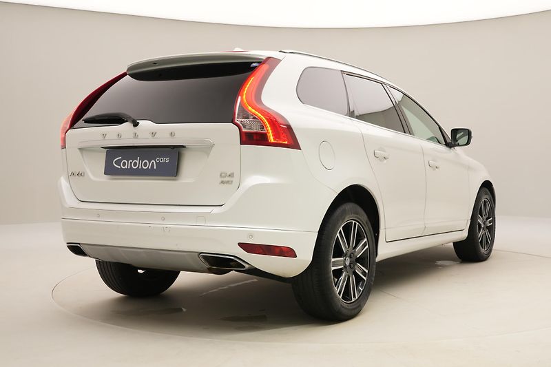 Volvo XC60 D4 AWD MOMENTUM REZERVACE - fotka 12 z 43