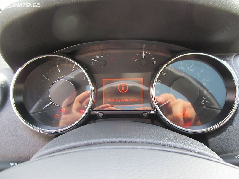 Peugeot 5008 1,6 - 115KW - NOVÁ STK - fotka 21 z 36