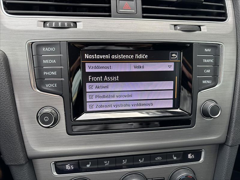 Volkswagen Golf 1,4 TSi AT Highline NAVI KAMER - fotka 27 z 47