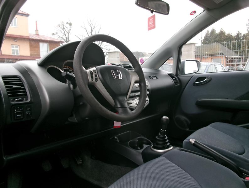 Honda Jazz (2005) 1,3i - ZADÁNO - fotka 21 z 27