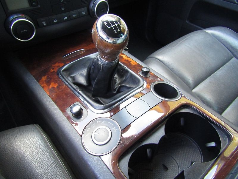 Volkswagen Touareg (2007) 2.5 TDI 128kW - fotka 32 z 33