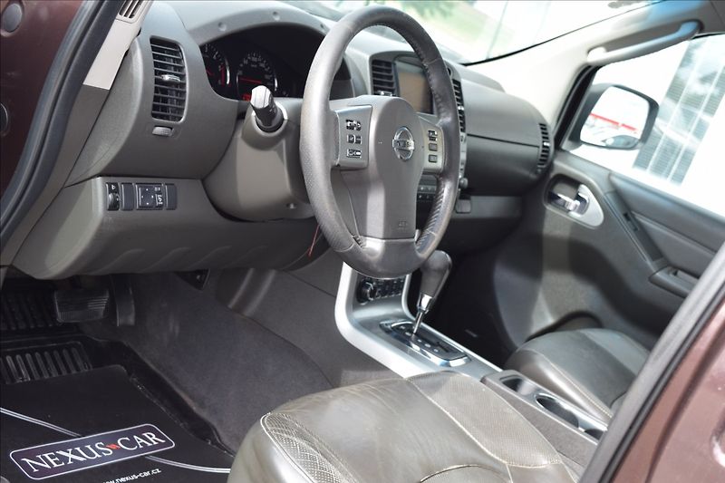 Nissan Navara 3,0 dCi V6 170KW TAŽNÉ 4X4 ALU - fotka 22 z 45