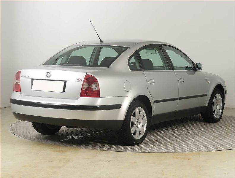 Volkswagen Passat (2004) 1.9 TDI, Automat, po STK - fotka 5 z 17