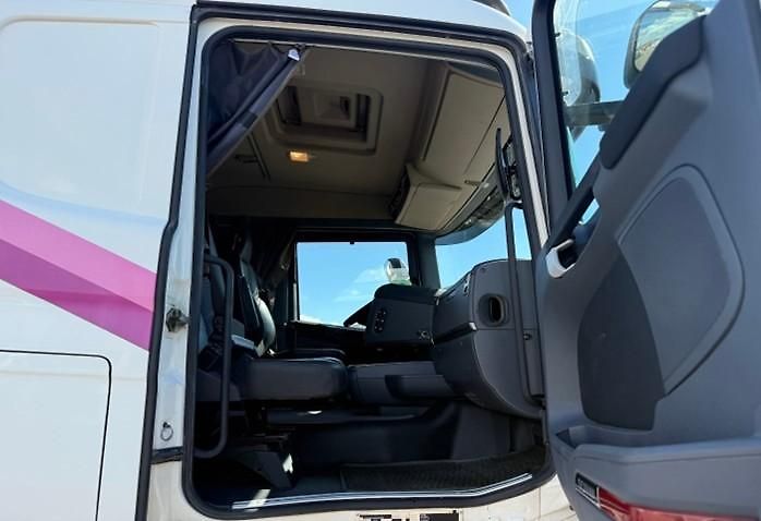 Scania (2015) R 580 6x4 tahač + návěs MIX - fotka 17 z 18