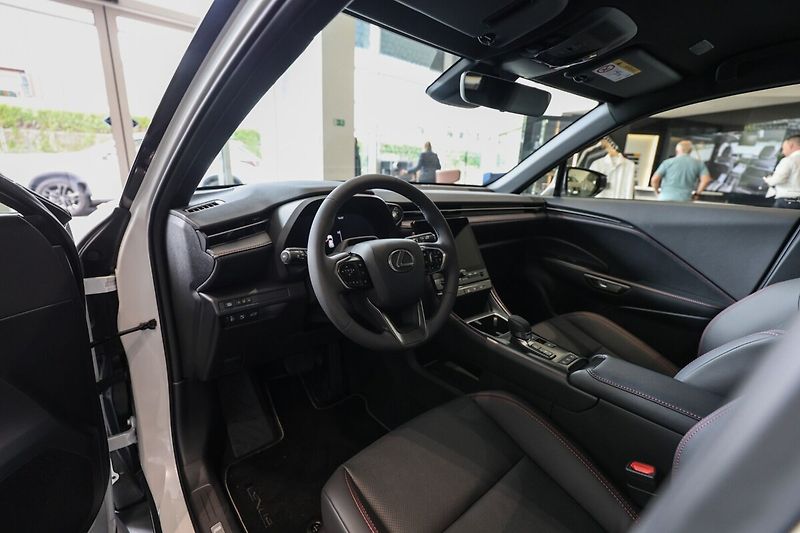 Lexus LBX 1.5L HEV EMOTION TECH - fotka 8 z 13