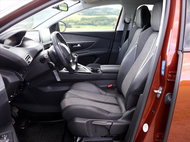 Peugeot 3008 1,5 HDi 96kW Allure CZ - fotka 11 z 31