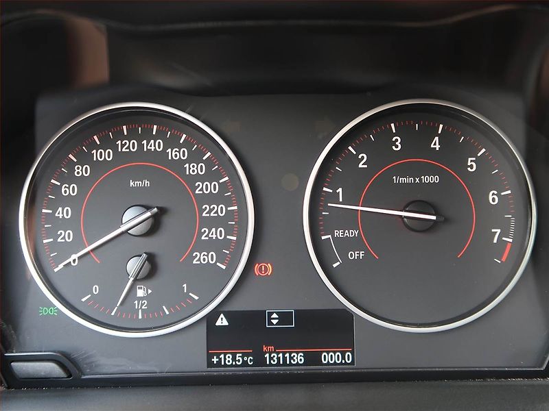 BMW Řada 1 (2014) Comfort 114i, Xenony, Tempomat - fotka 11 z 17