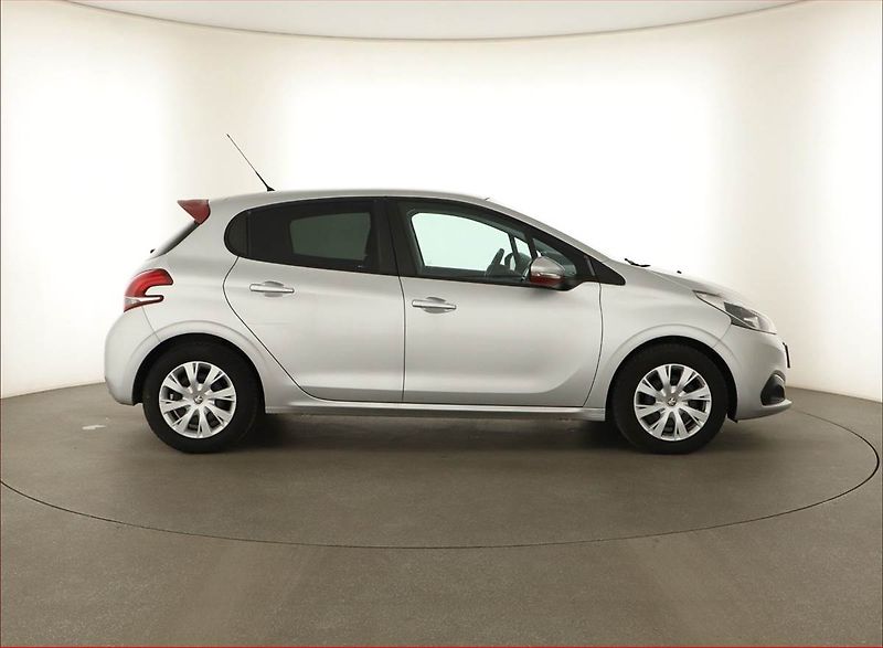 Peugeot 208 (2017) 1.2 PureTech, Tempomat - fotka 6 z 16