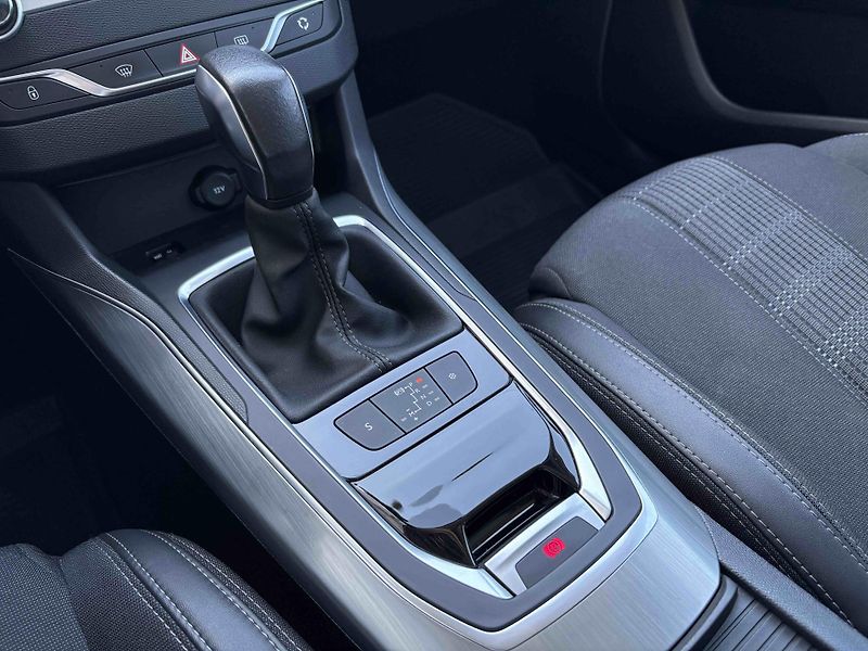 Peugeot 308 (2018) Allure 1.6 BlueHDi EAT6 - fotka 16 z 41