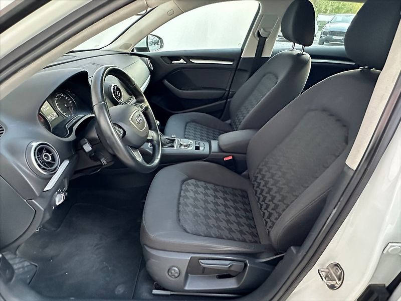 Audi A3 1,6 81kW  Sportback - fotka 9 z 45