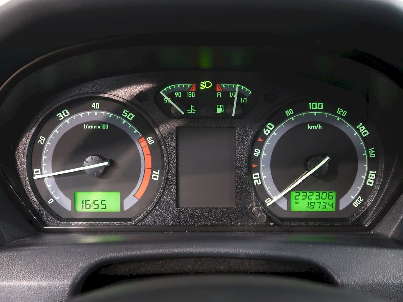 Škoda Fabia (2005) AMBIENTE 1,4i 16V 55KW KLIMA - fotka 14 z 23