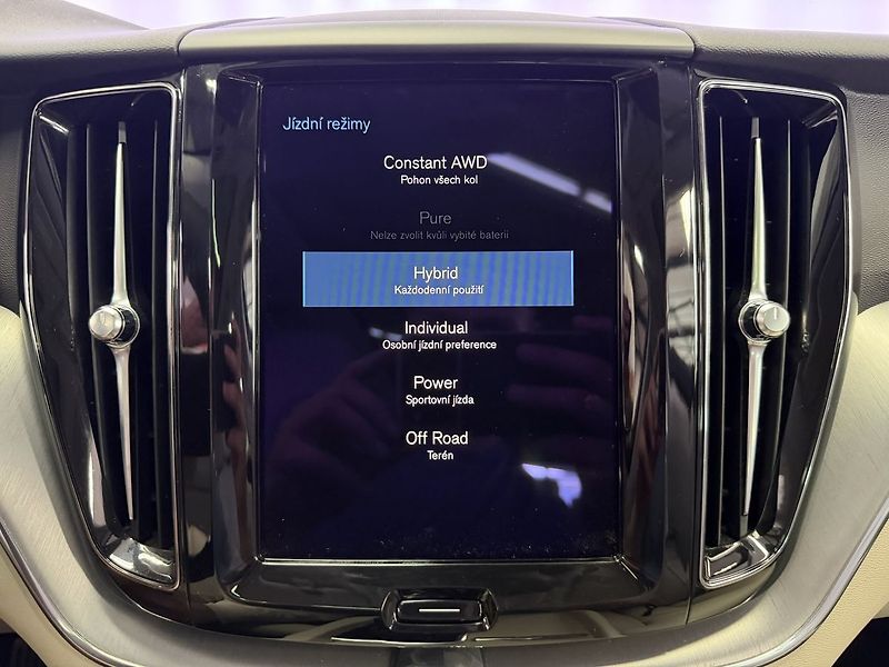Volvo XC60 T6 AWD RECHARGE, ACC, PANORAMA - fotka 19 z 31