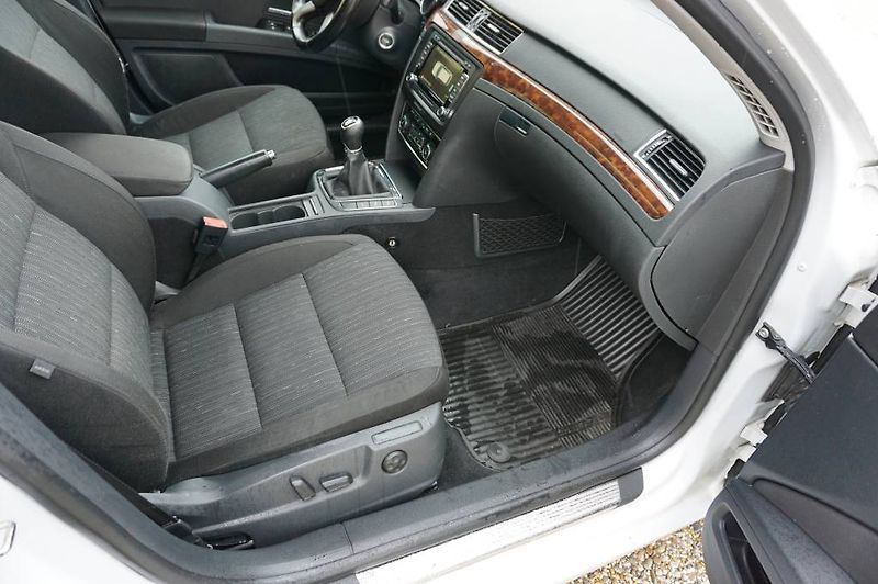 Škoda Superb (2015) 2,0   ELEGANCE   NOVÉ  V ČR - fotka 16 z 31