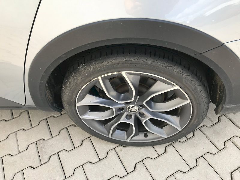 Škoda Superb (2020) COM SCOUT 4X4TD 140/2.0 7DG - fotka 15 z 29