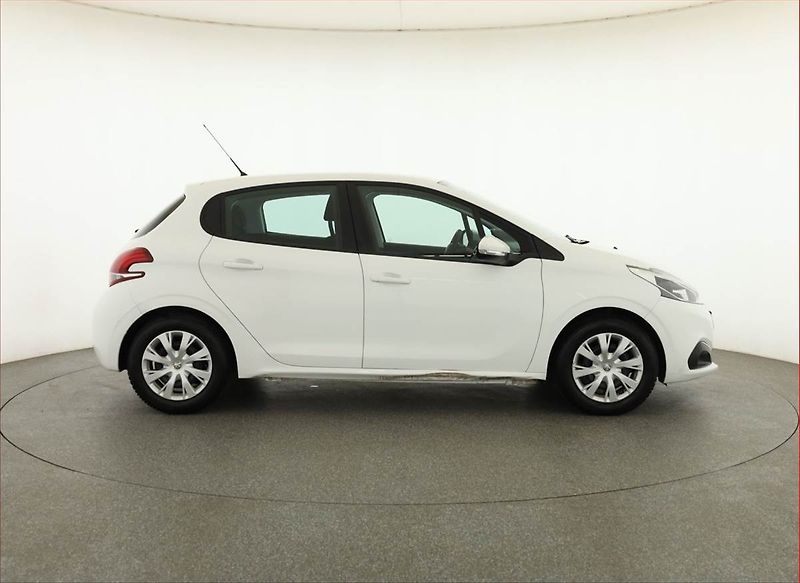 Peugeot 208 (2018) 1.2 PureTech, ČR,1.maj - fotka 6 z 14