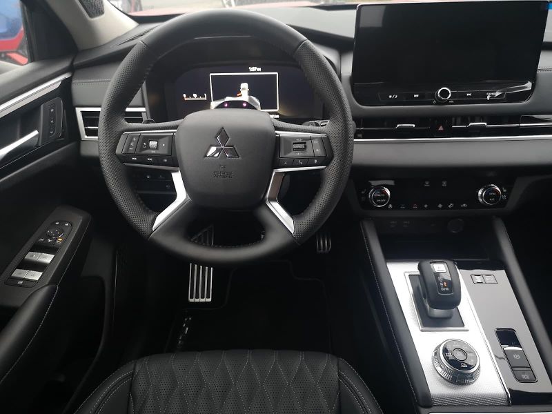 Mitsubishi Outlander 2.4 PHEV INSTYLE 4WD NOVÝ VŮZ - fotka 10 z 11