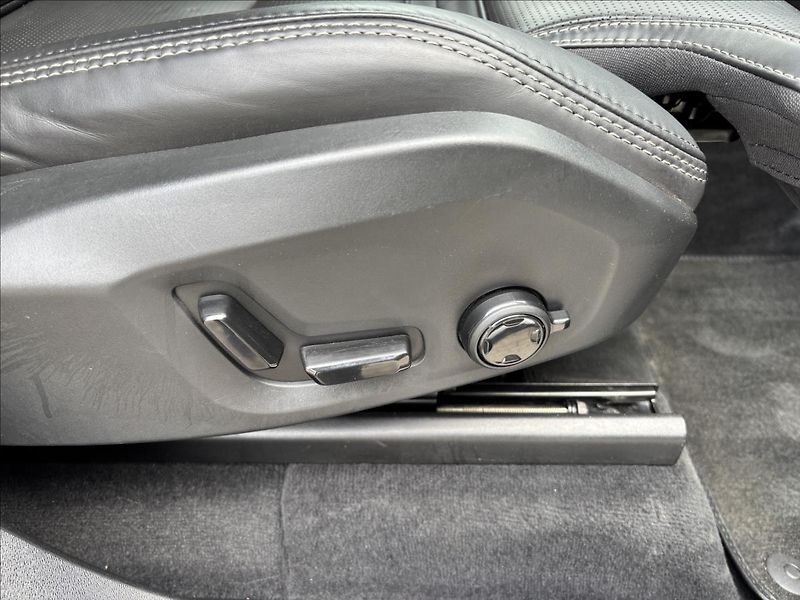 Volvo XC90 2,0 B5 AWD Plus Dark - fotka 21 z 46