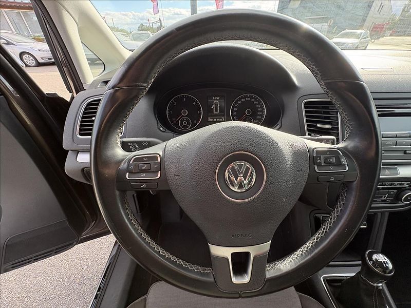 Volkswagen Sharan 2,0 TDi 103kW 7sed,Servis,2Maj - fotka 6 z 34