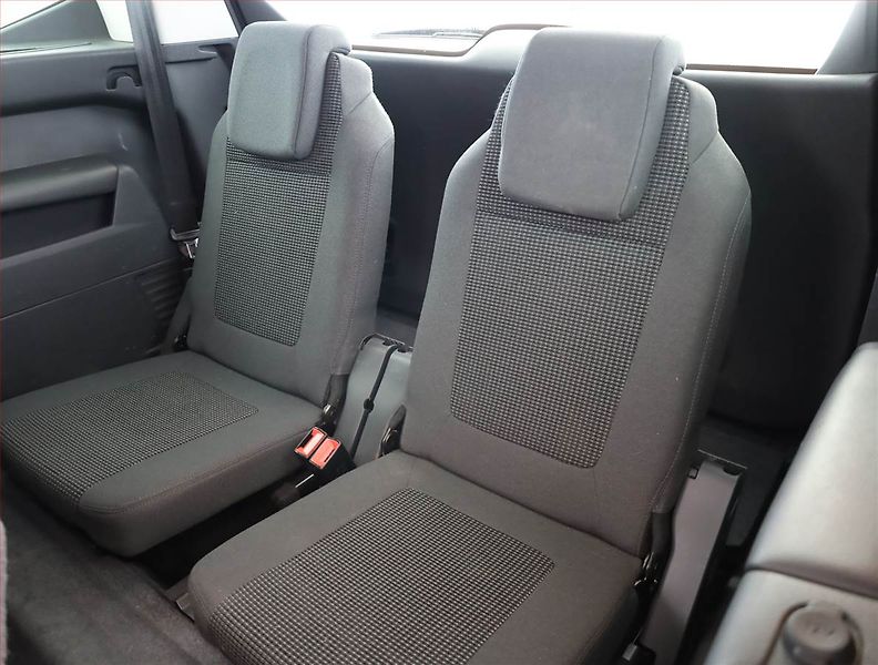 Peugeot 5008 (2016) 1.6 BlueHDi, Automat, 7 míst - fotka 18 z 20