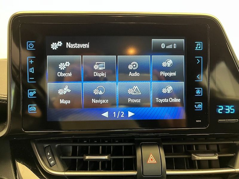 Toyota C-HR Hybrid 1.8 VVT-i E-CVT Active - fotka 17 z 21