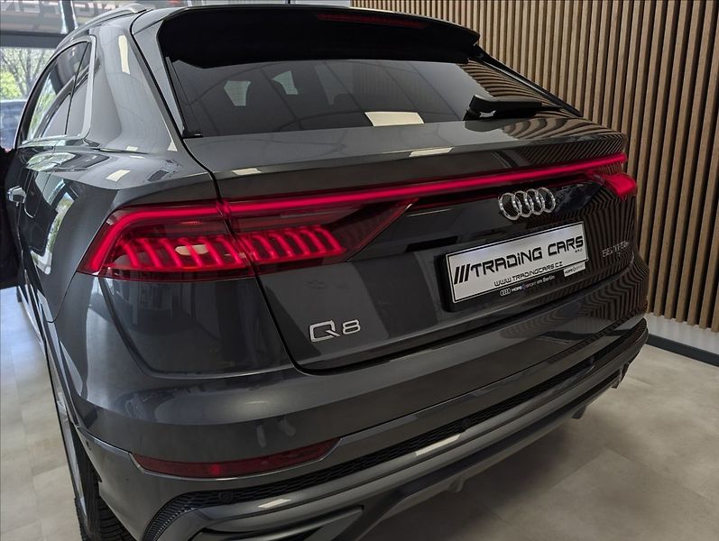Audi Q8 E55 TFSI Quattro S-line - fotka 32 z 38