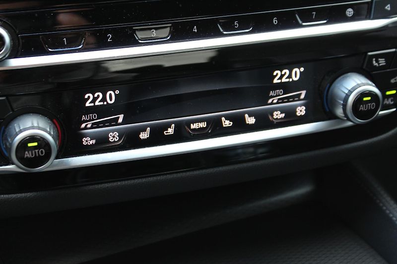 BMW Řada 5 540i xDrive - fotka 23 z 28