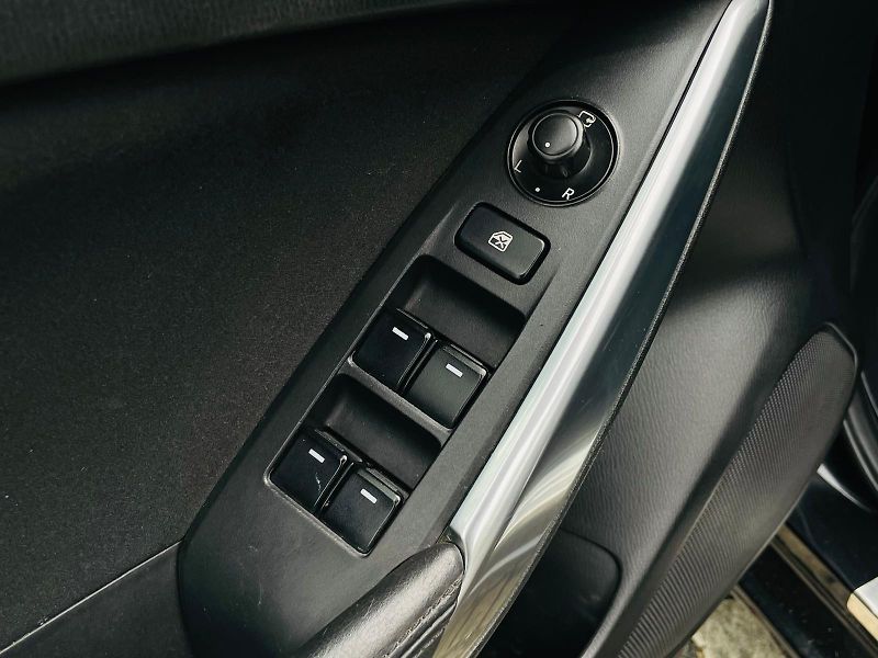 Mazda 6 2.0i MANUÁL SENZORY SERVISKA - fotka 29 z 45