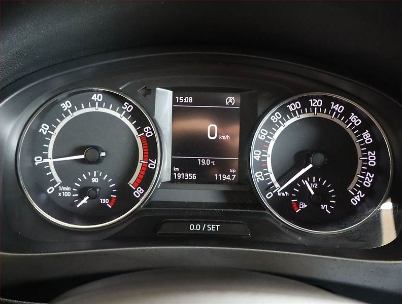 Škoda Rapid (2017) Spaceback 1.0 TSI, Xenony - fotka 11 z 22