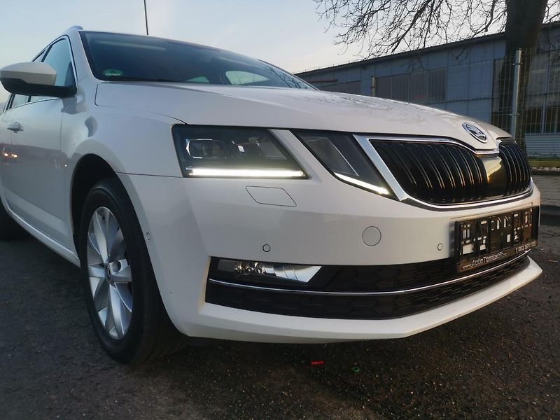 Škoda Octavia 2,0TDI DSG 110kW ACC STYLEPLUS - fotka 10 z 87