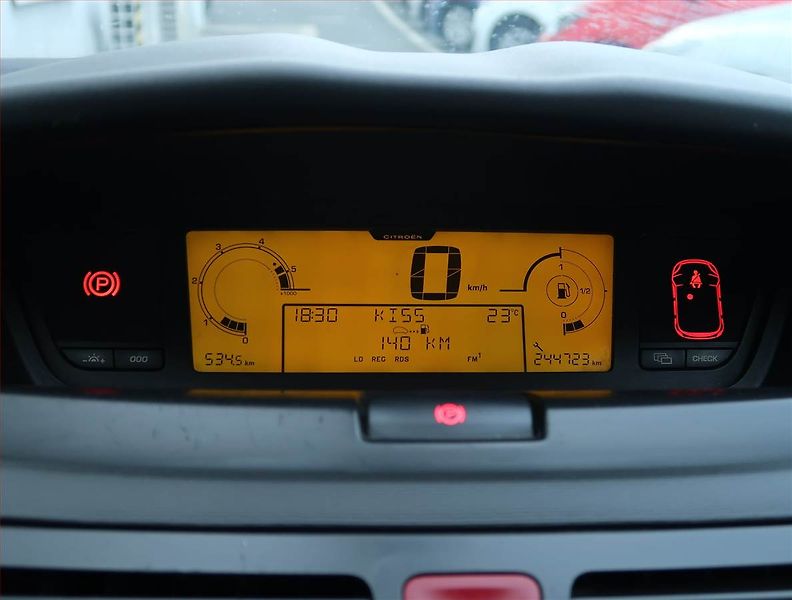 Citroën C4 Picasso (2008) 1.6 HDi, po STK, Tažné, Klima - fotka 11 z 14