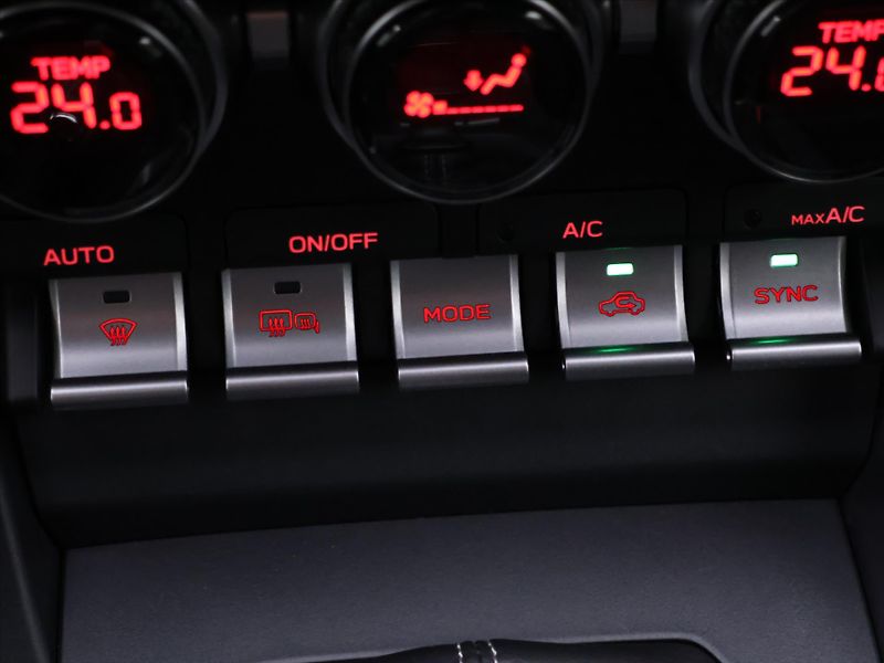 Toyota GR86 2,4 Boxer 172kW Executive DPH - fotka 27 z 38