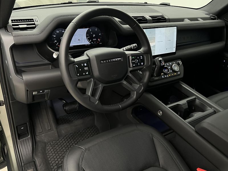 Land Rover Defender 110 D300 X-DYNAMIC SE AWD AUT  - fotka 4 z 48