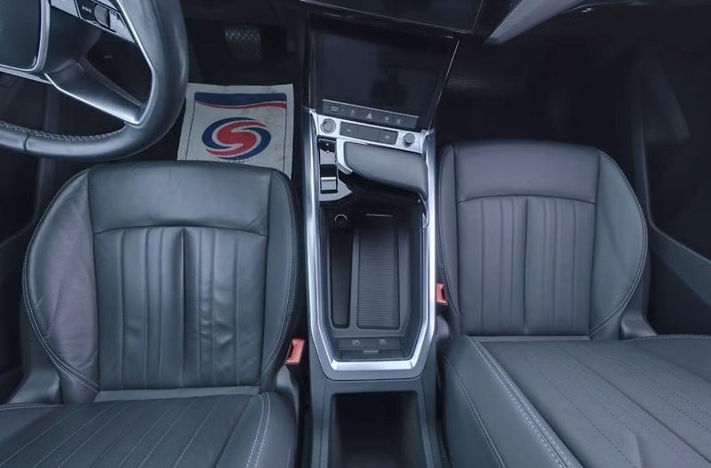 Audi e-tron 55 Q LED Vzduch Auto. Park. - fotka 9 z 19