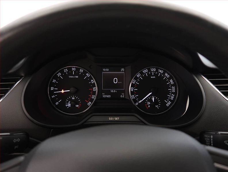 Škoda Octavia (2013) Elegance 1.6 TDI, Tempomat - fotka 11 z 21