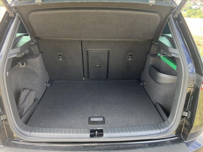 Škoda Karoq 2,0 TDI DSG Sportline 4x4 DPH - fotka 14 z 37
