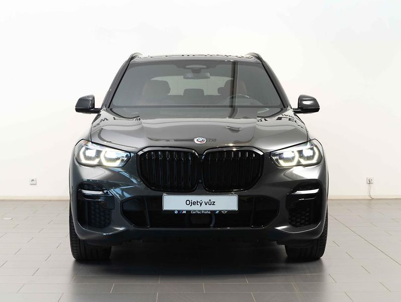 BMW X5 xDrive45e iPerformance - fotka 3 z 22
