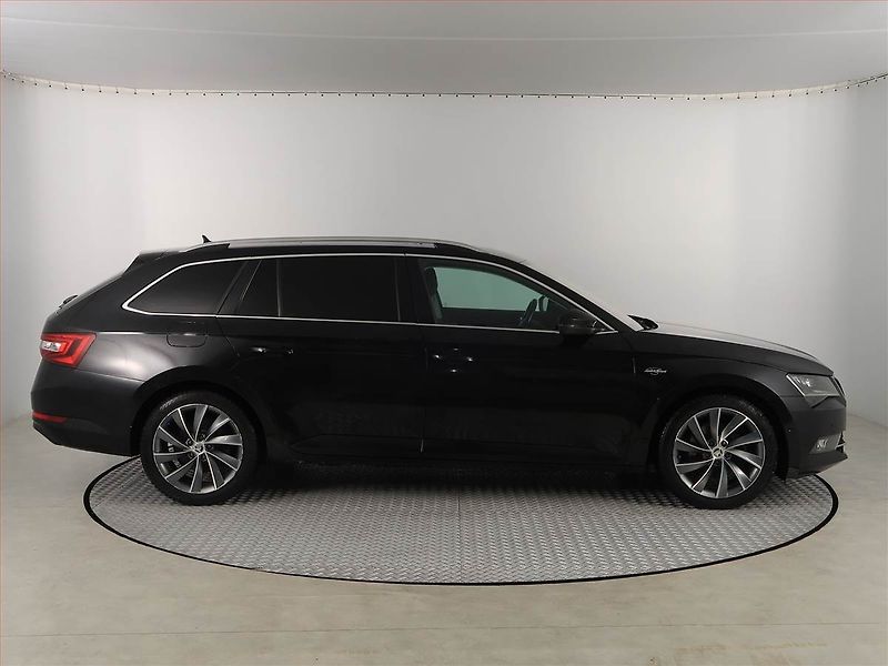 Škoda Superb (2019) Laurin&Klement 2.0 TDI, 4X4 - fotka 6 z 19
