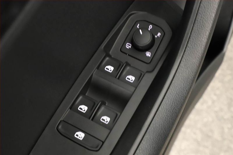 Škoda Karoq (2025) 2.0 TDI, SPORTLINE, KEYLESS - fotka 15 z 19