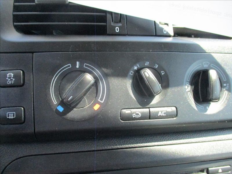 Škoda Fabia 1,2 TSi, klimatizace,serviska, - fotka 20 z 39