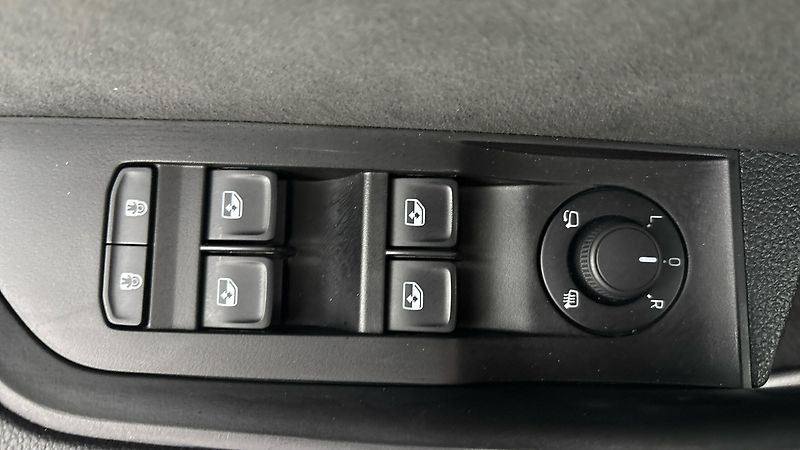 Škoda Superb 2.0 TDI DSG 4x4 Sportline Comb - fotka 22 z 28