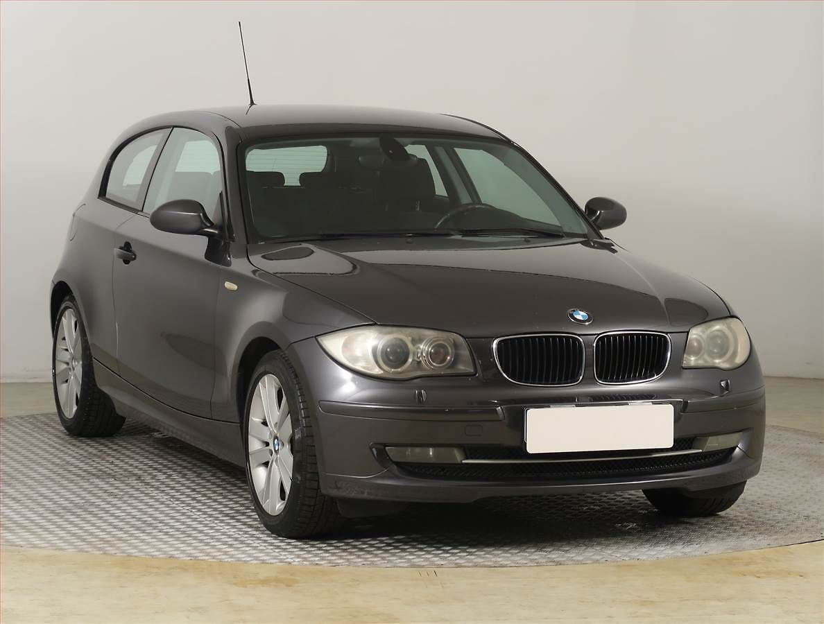 BMW Řada 1 116i, nová STK, rezervace