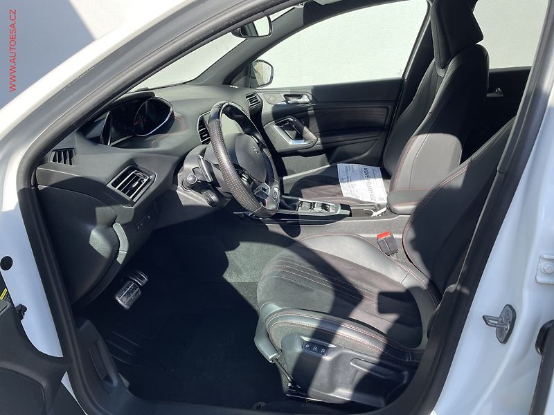 Peugeot 308 (2017) 2.0 HDi, GT, AT, LED, panor - fotka 9 z 23