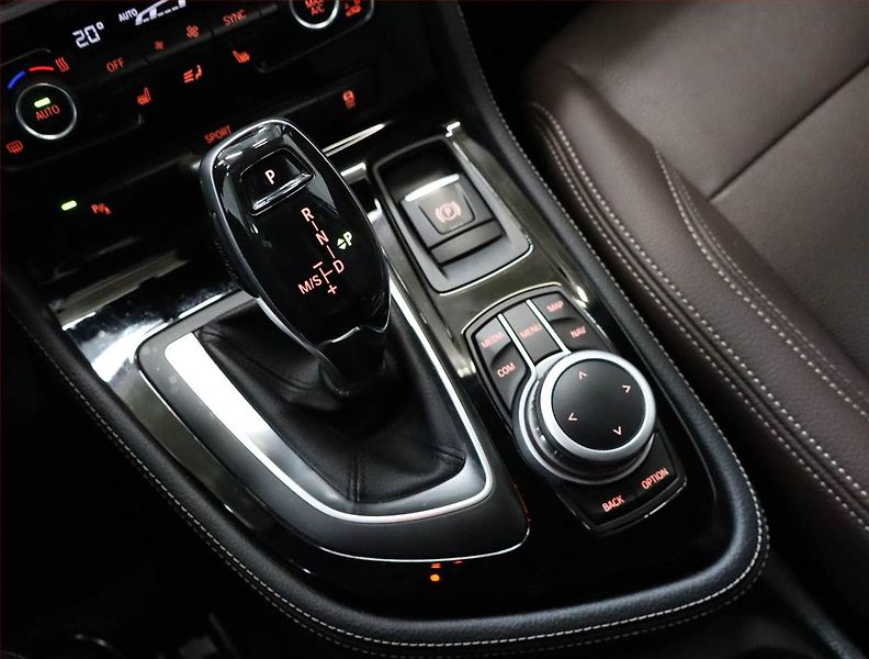 BMW Řada 2 (2021) Luxury Line 216d Gran Tourer - fotka 19 z 25