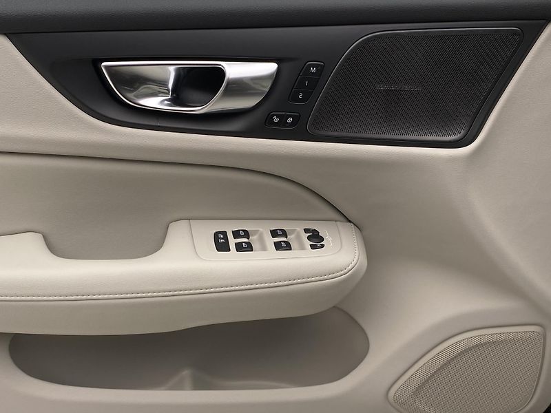 Volvo V60 T6 AWD BRIGHT ULTRA - fotka 29 z 66